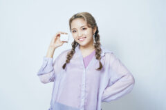 人気YouTuberでモデルのねおさんをオールインワンジェル「エクラ  