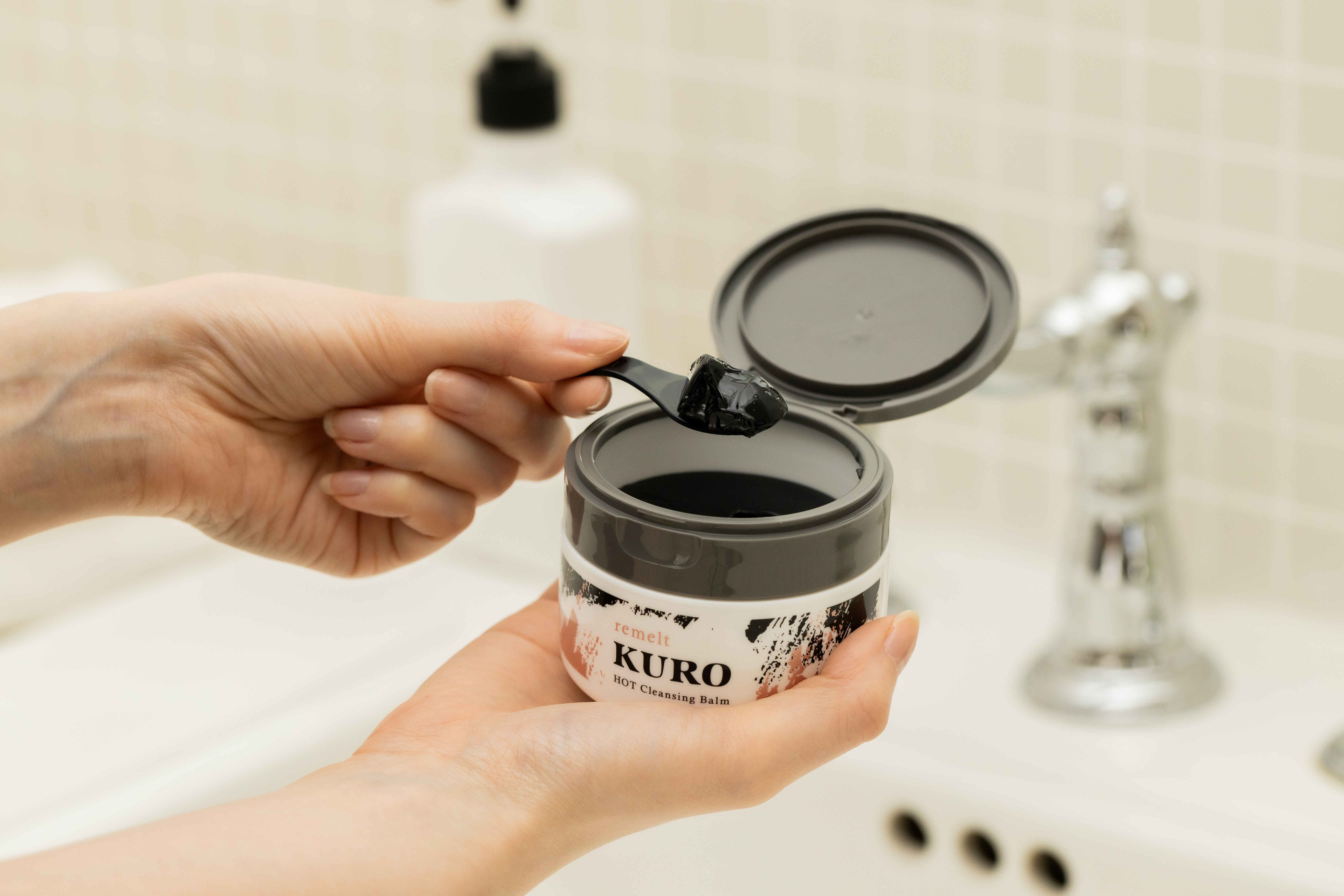 「remelt　KURO Hot Cleansing Balm(リメルト クロ　ホットクレンジングバーム)」